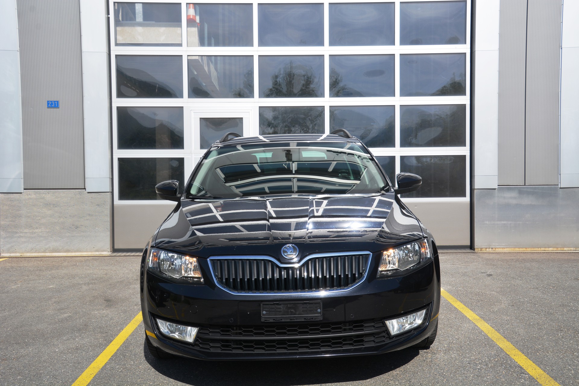 SKODA Octavia Combi 2.0 TDI Ambition 4x4-image-1