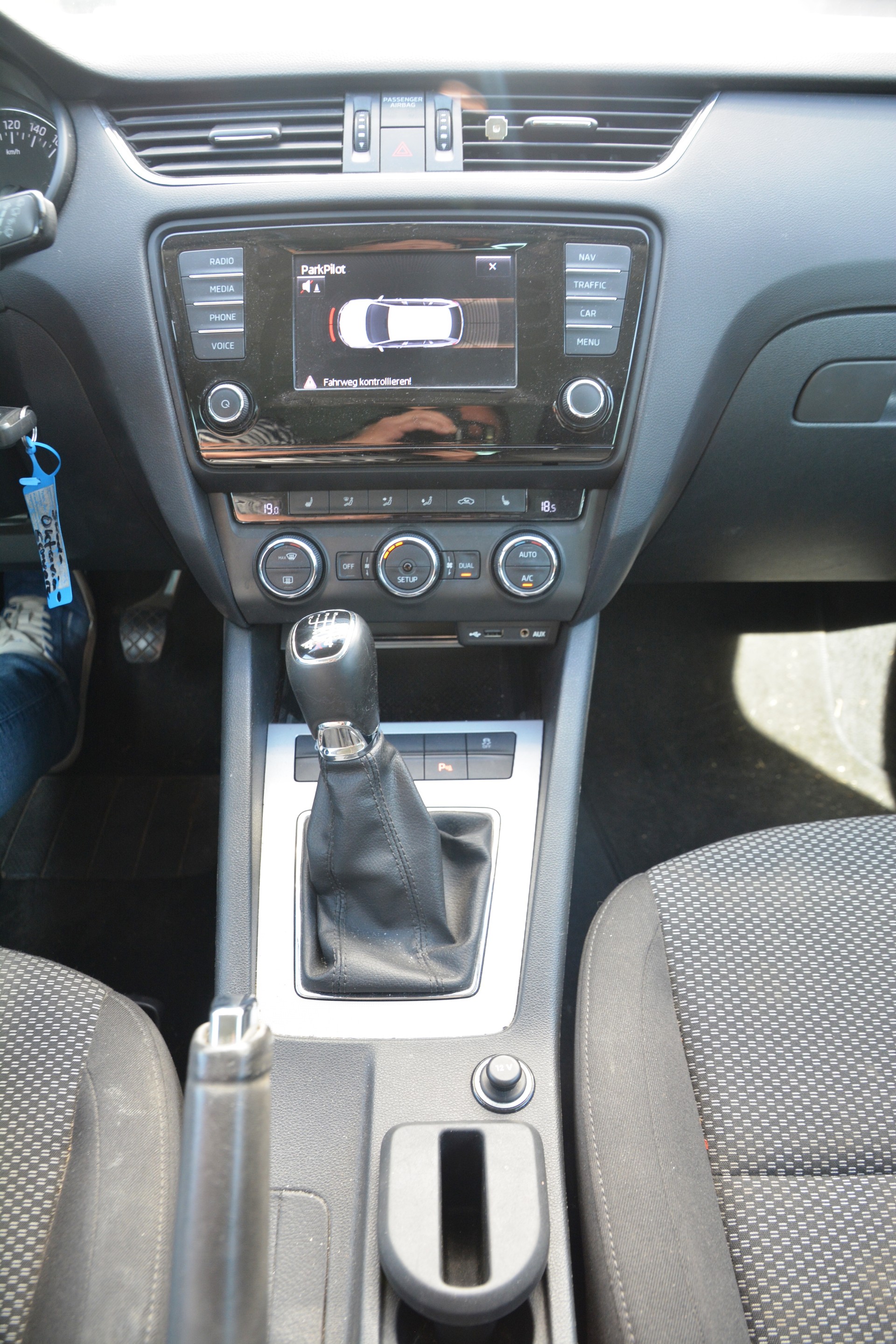 SKODA Octavia Combi 2.0 TDI Ambition 4x4-image-6