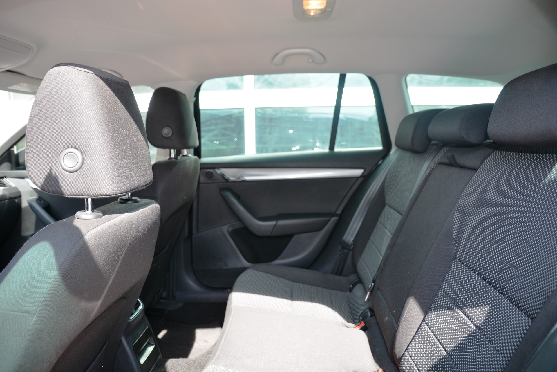 SKODA Octavia Combi 2.0 TDI Ambition 4x4-image-15