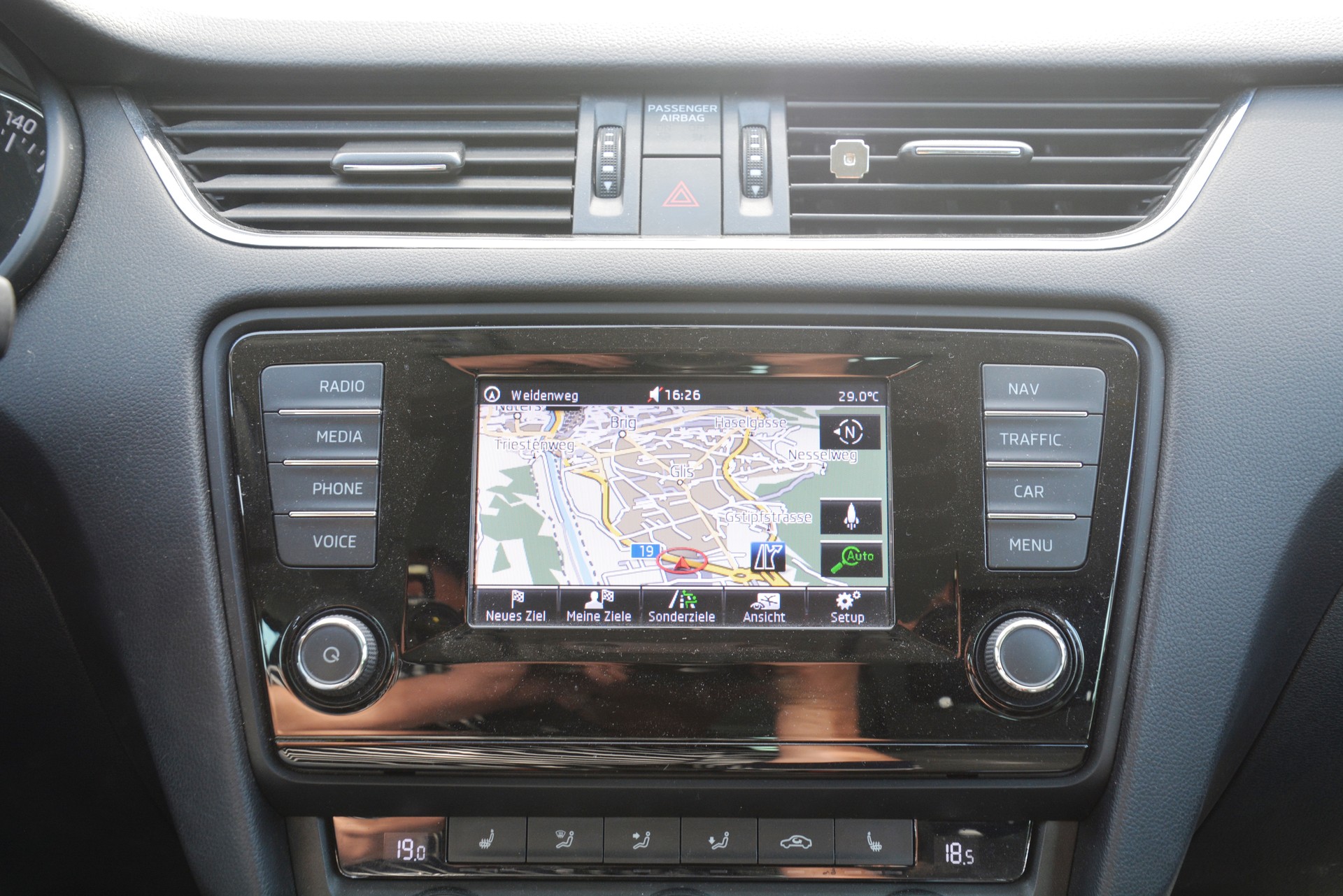 SKODA Octavia Combi 2.0 TDI Ambition 4x4-image-10