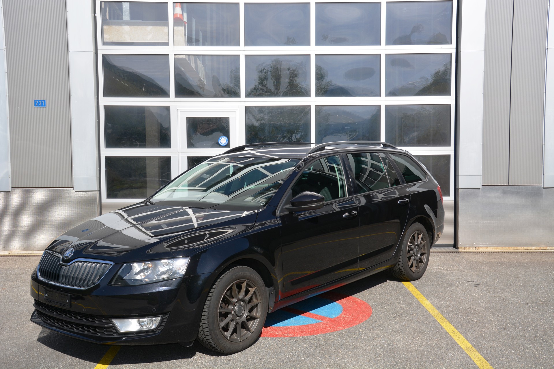 SKODA Octavia Combi 2.0 TDI Ambition 4x4-image-0