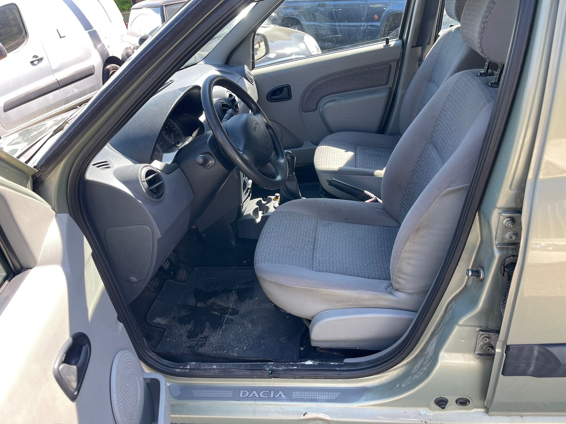 DACIA Logan 1.5 dCi Lauréate-image-5