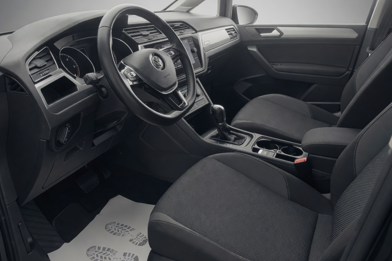 VW Touran 1.6 TDI BlueMotion Technology Trendline DSG-image-8
