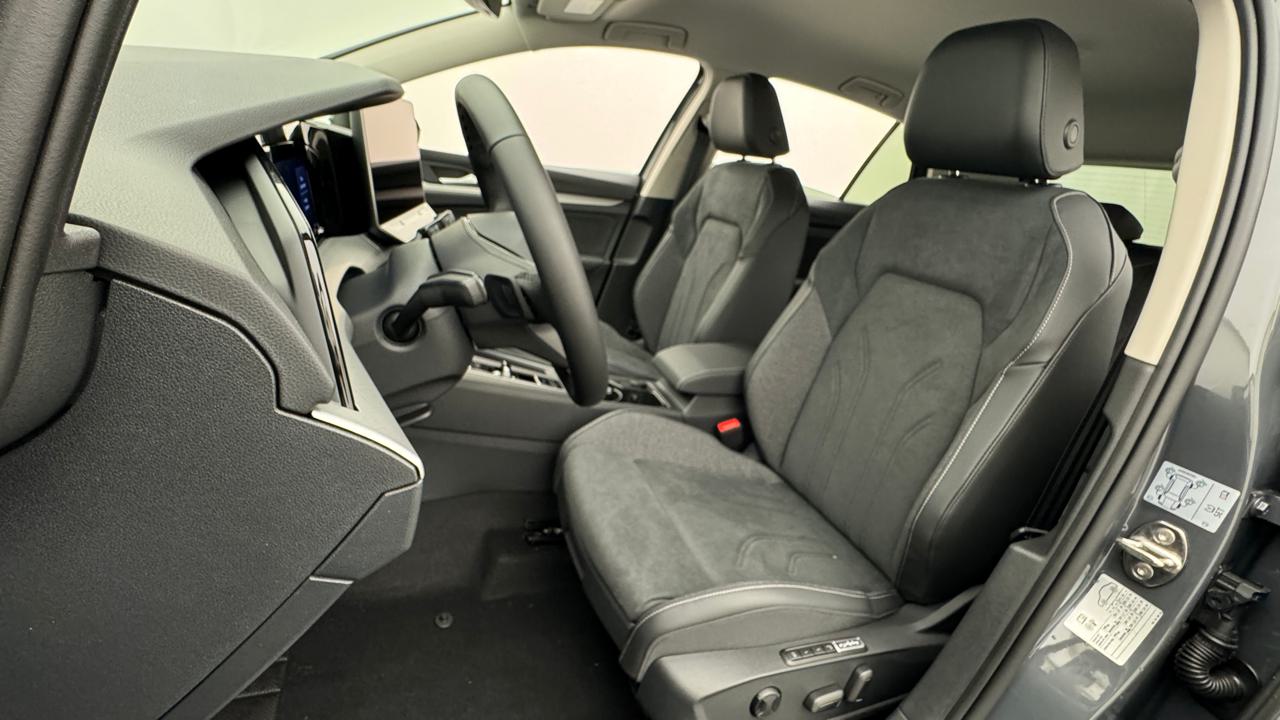 VW Golf VIII 1.5 TSI PHEV Limited-image-4