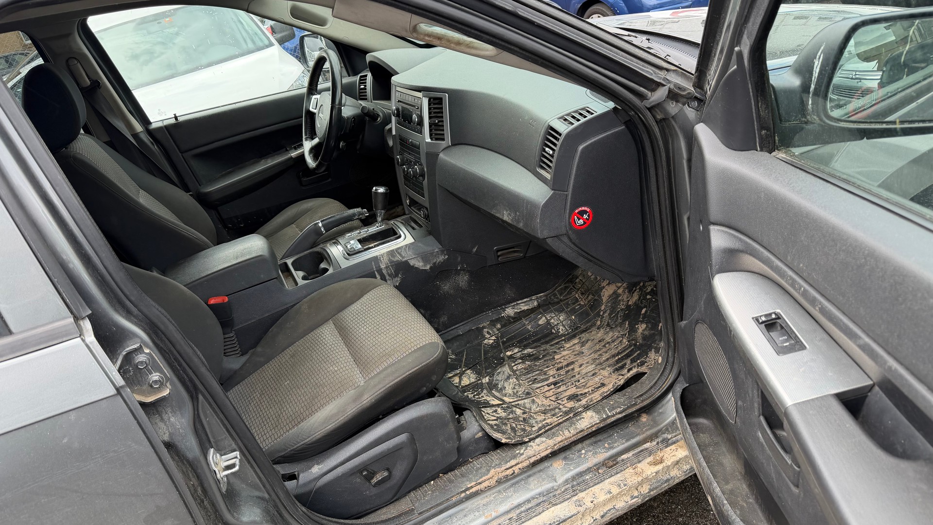 JEEP Grand Cherokee 3.0 CRD Laredo Automatic-image-4