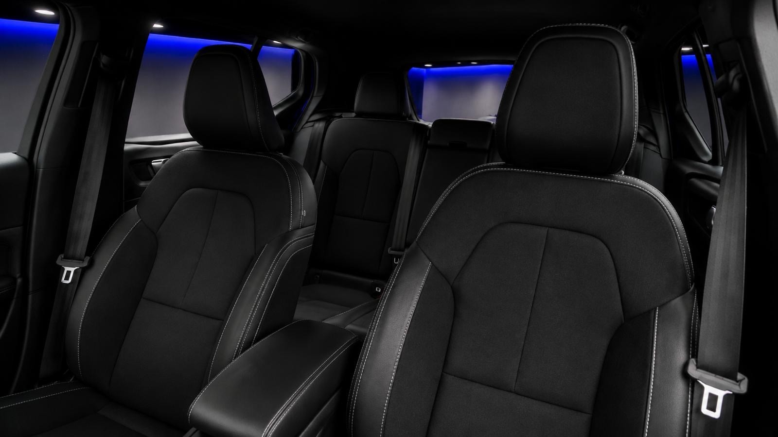 VOLVO XC40 D3 Momentum Geartronic-image-14