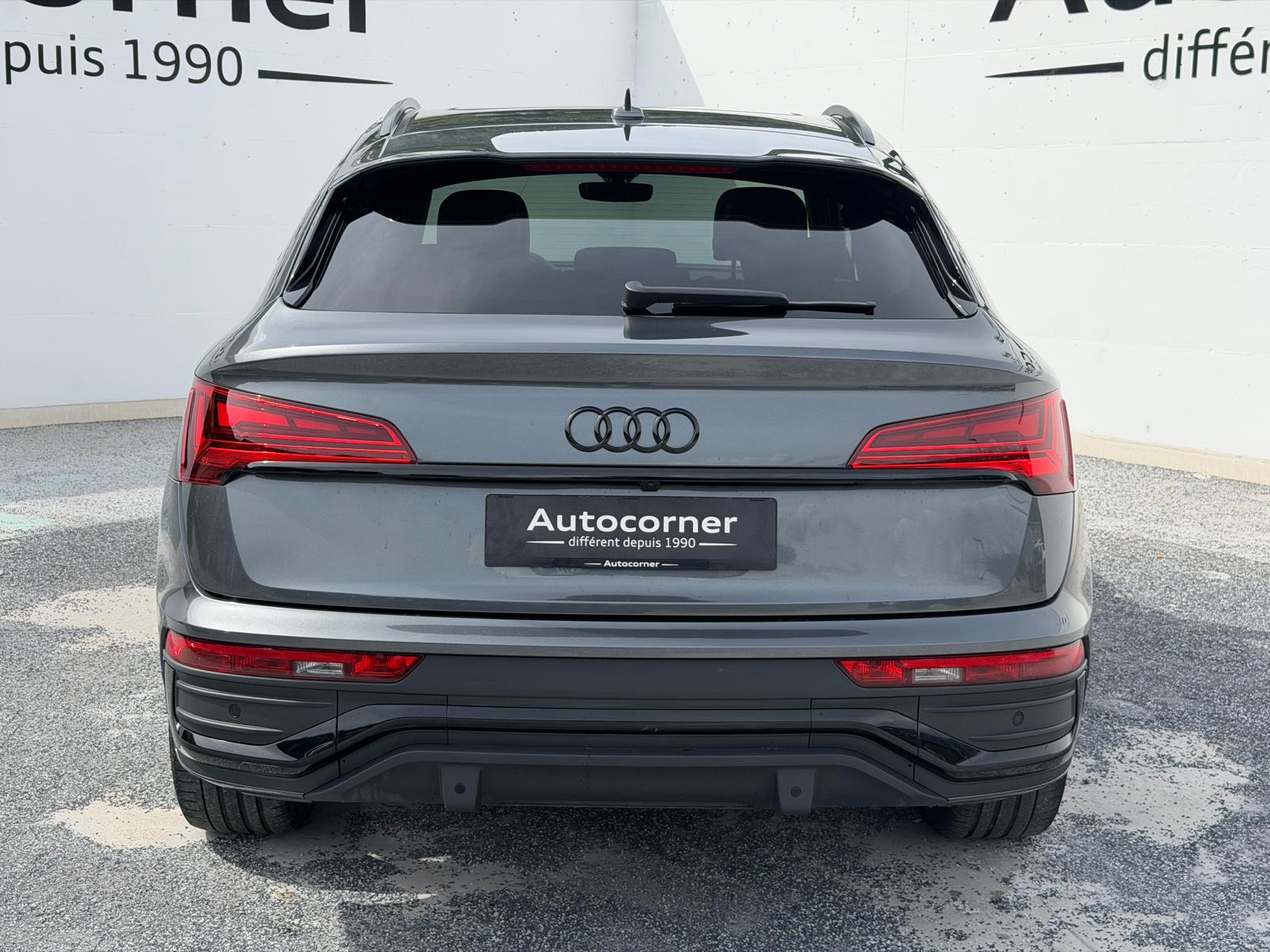 AUDI Q5 Sportback 40 TDI Blackedition quattro S-tronic-image-4
