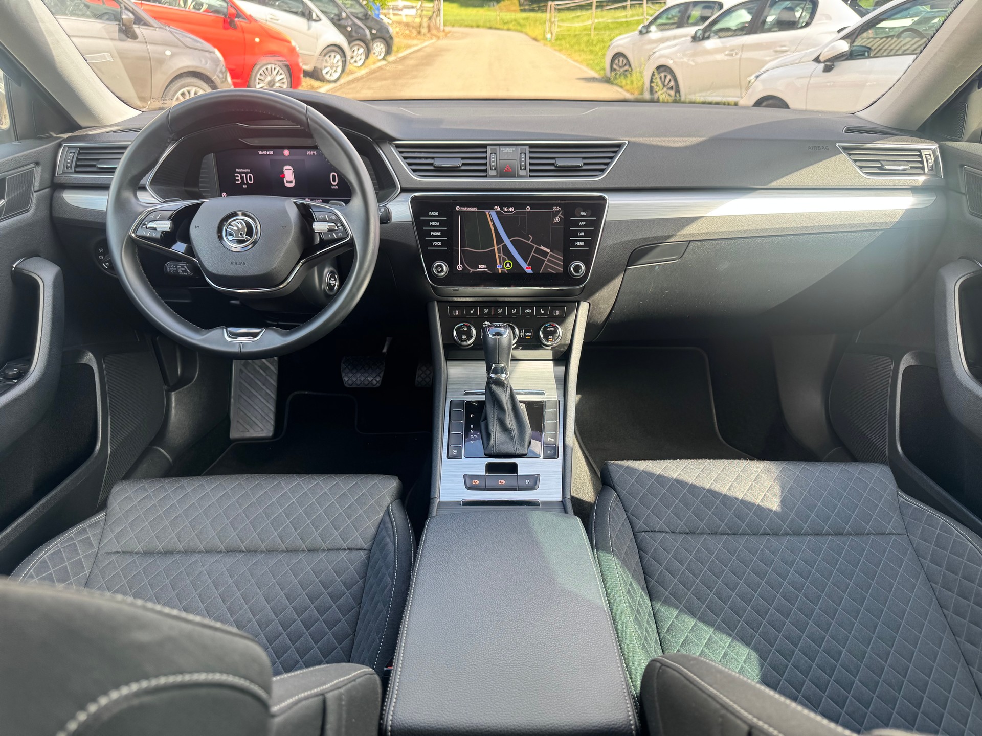 SKODA Superb Combi 2.0 TDi Ambition DSG-image-7
