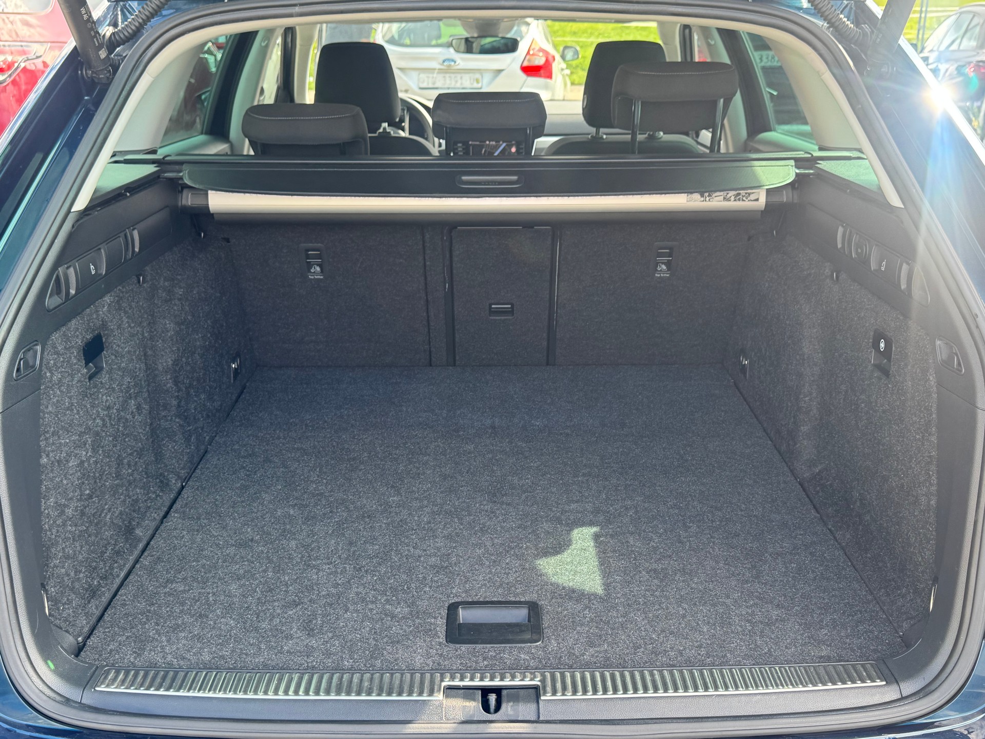 SKODA Superb Combi 2.0 TDi Ambition DSG-image-15
