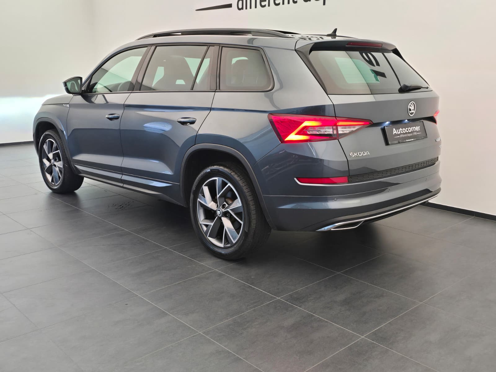SKODA Kodiaq 2.0 TSI 4x4 Sport Line-image-7