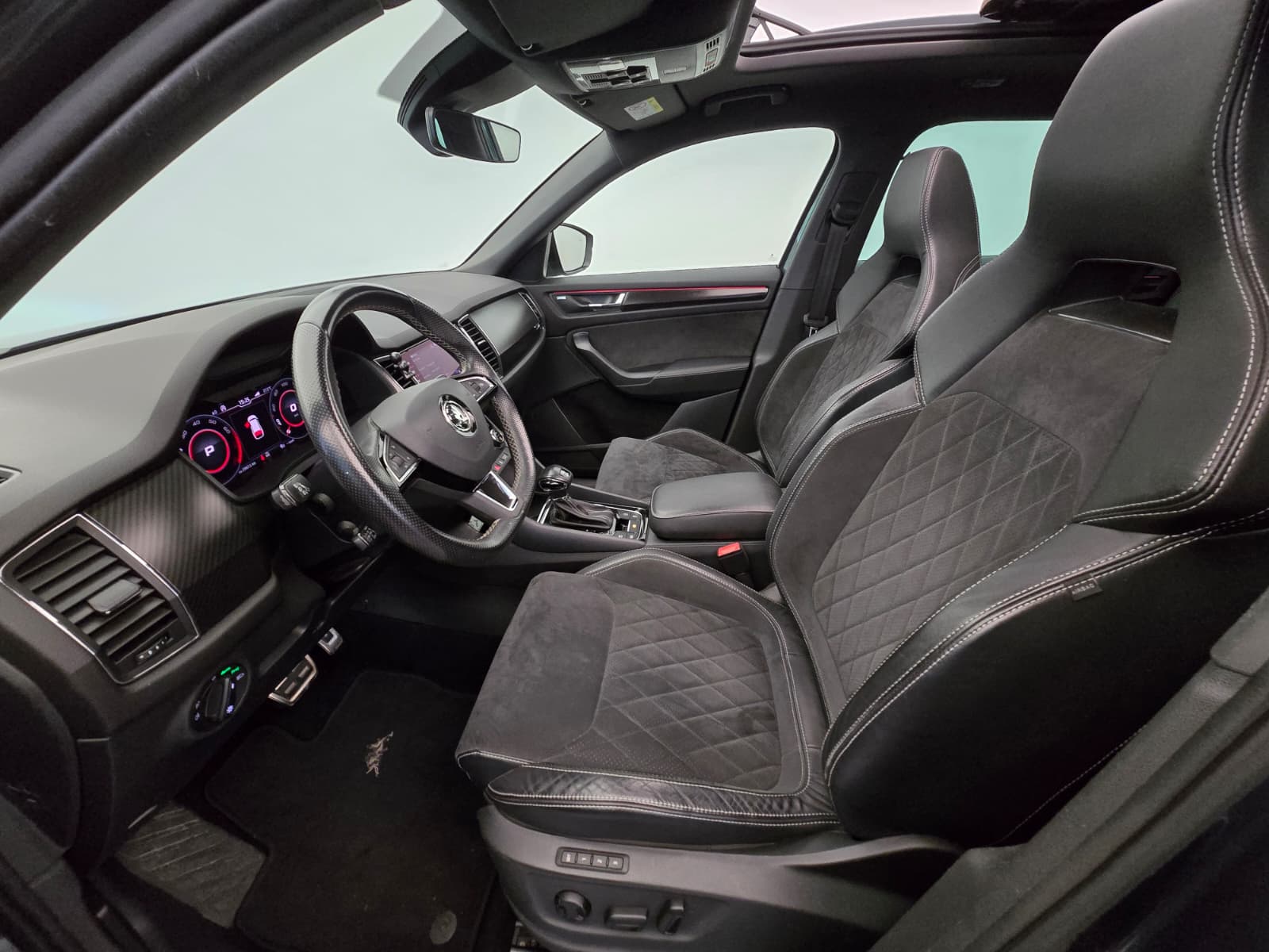 SKODA Kodiaq 2.0 TSI 4x4 Sport Line-image-9