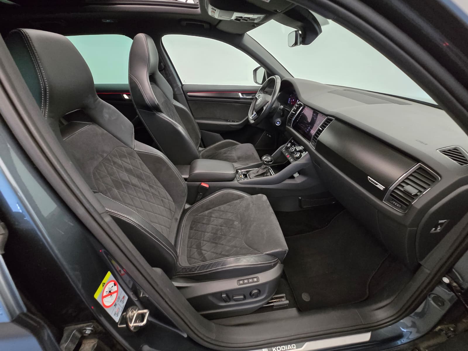 SKODA Kodiaq 2.0 TSI 4x4 Sport Line-image-10