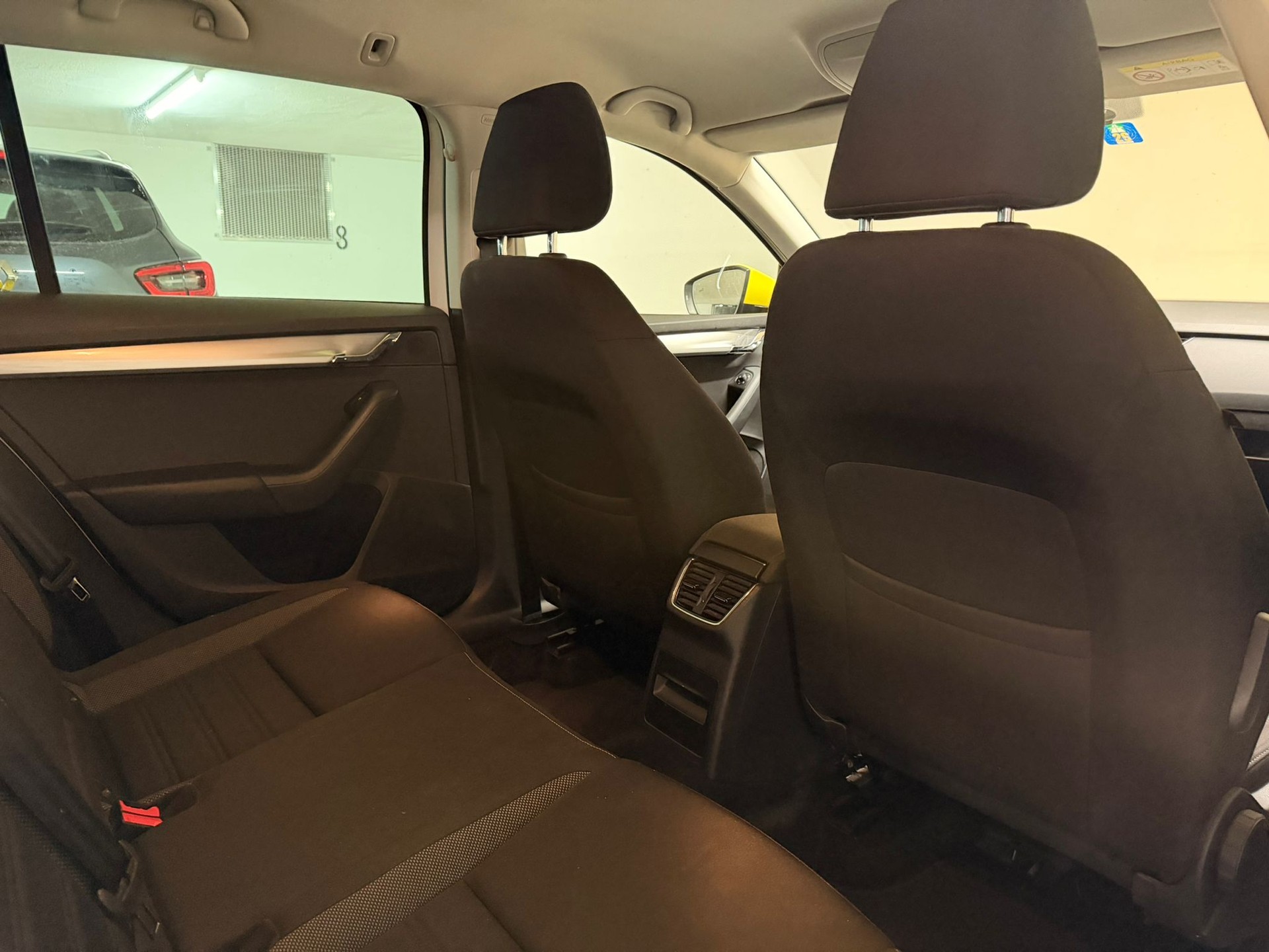 SKODA Octavia Combi 2.0 TDI Ambition 4x4 DSG-image-12