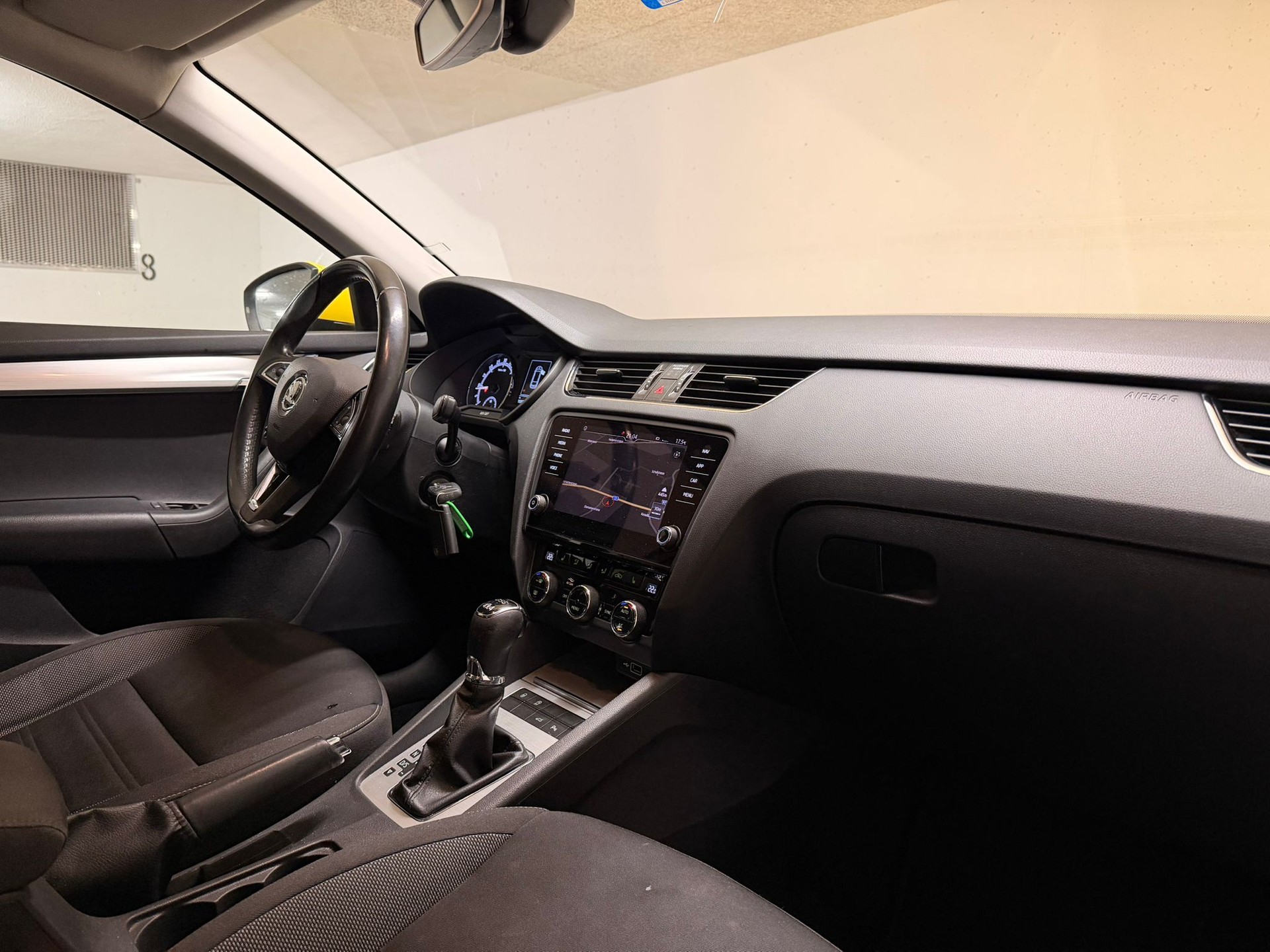 SKODA Octavia Combi 2.0 TDI Ambition 4x4 DSG-image-13