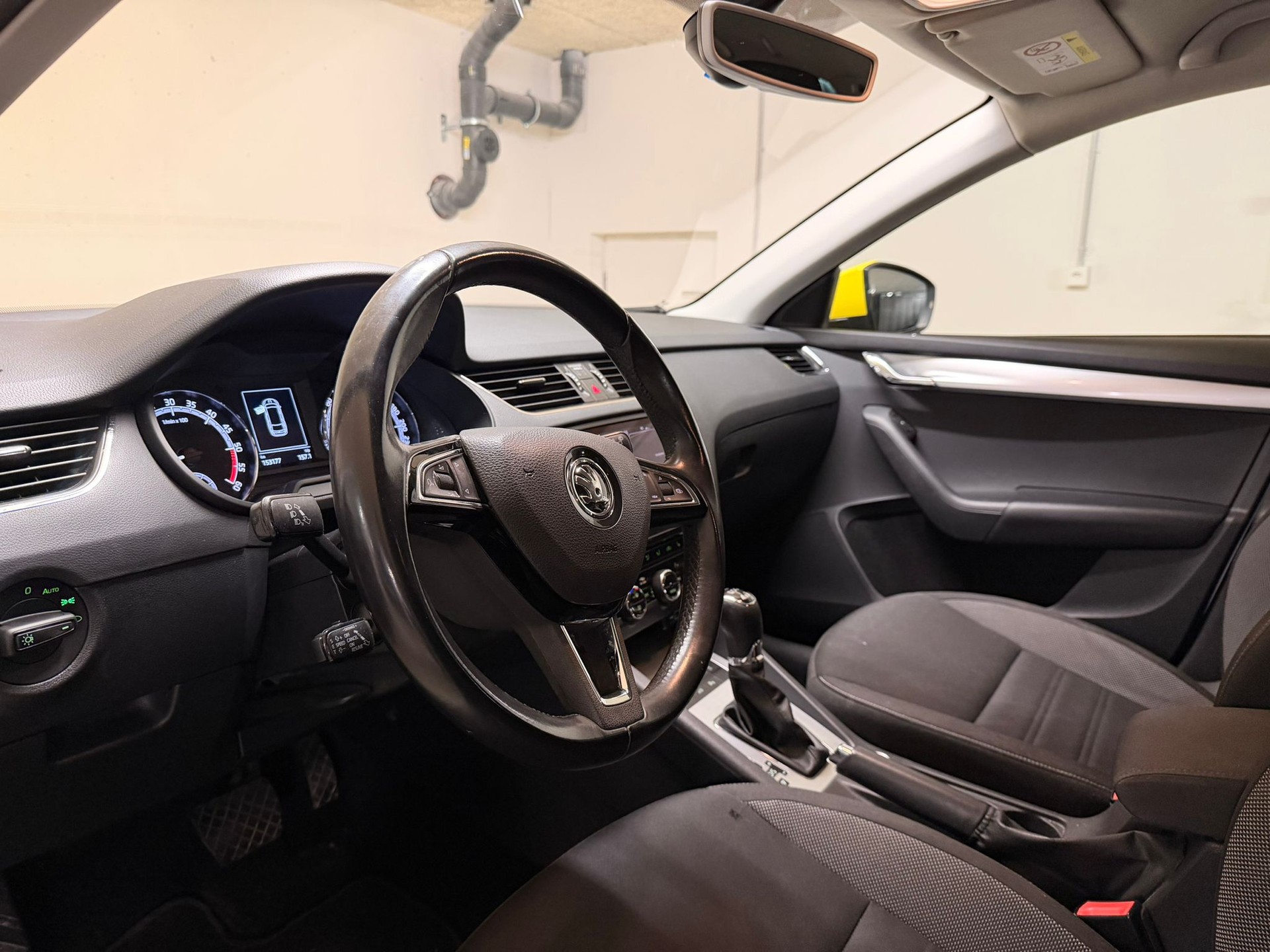 SKODA Octavia Combi 2.0 TDI Ambition 4x4 DSG-image-9