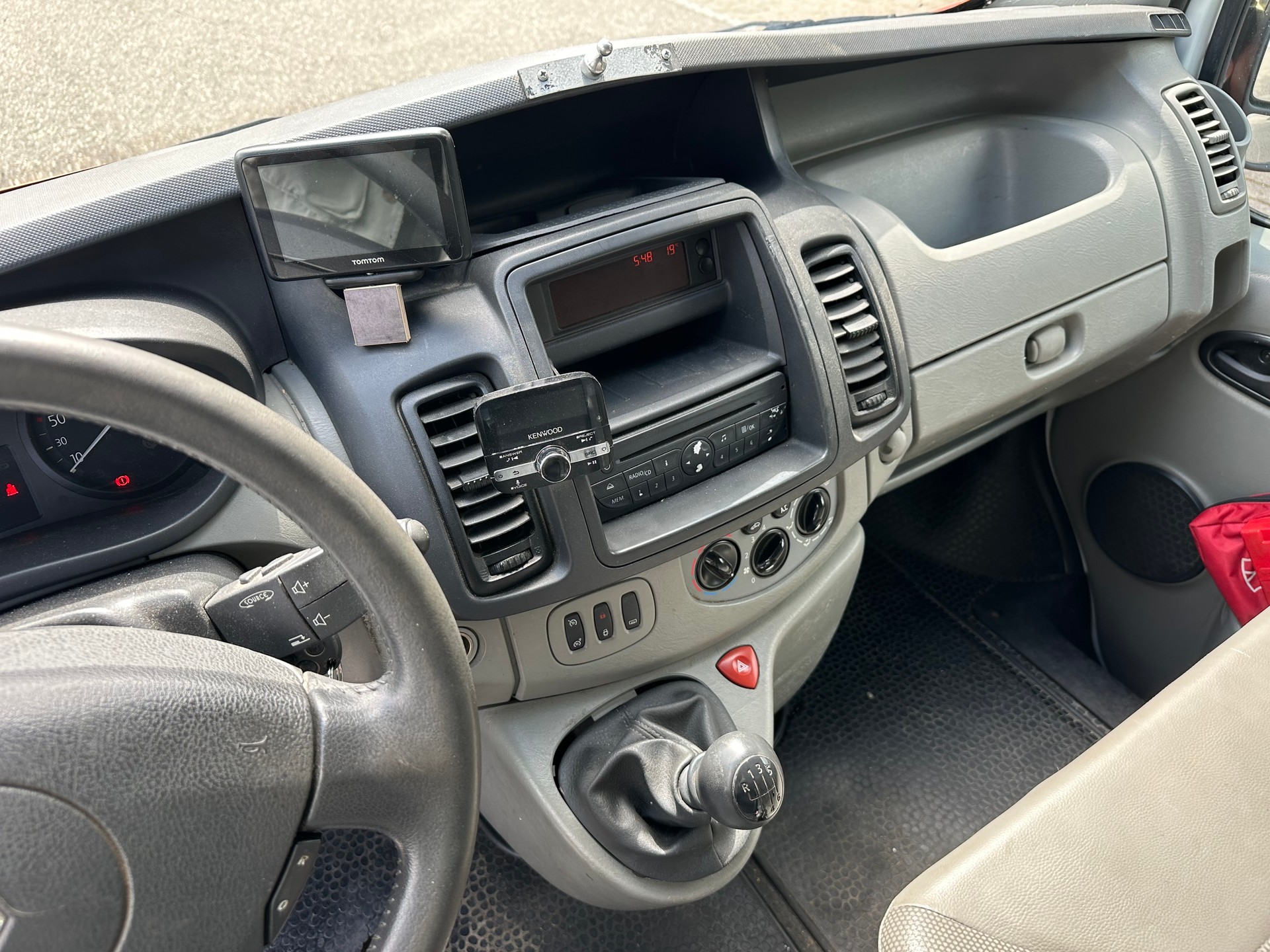 RENAULT Trafic 2.5 dCi 2.9t L2H1-image-6
