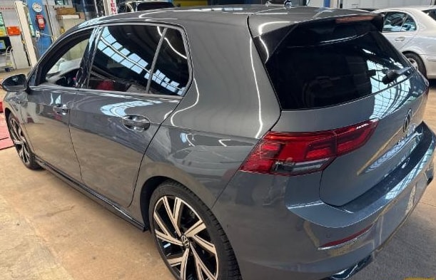 VW Golf 2.0 TDI R-Line DSG 4Motion-image-2