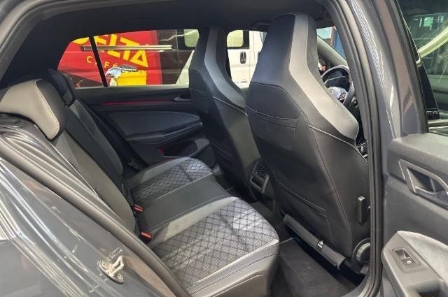 VW Golf 2.0 TDI R-Line DSG 4Motion-image-4