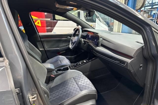 VW Golf 2.0 TDI R-Line DSG 4Motion-image-3