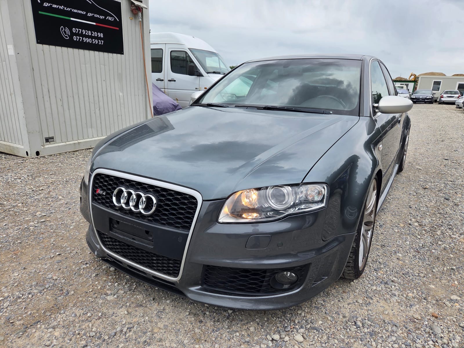 AUDI RS4 Limousine 4.2 V8 quattro-image-0