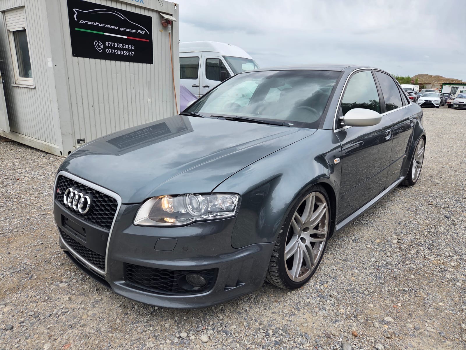 AUDI RS4 Limousine 4.2 V8 quattro-image-1