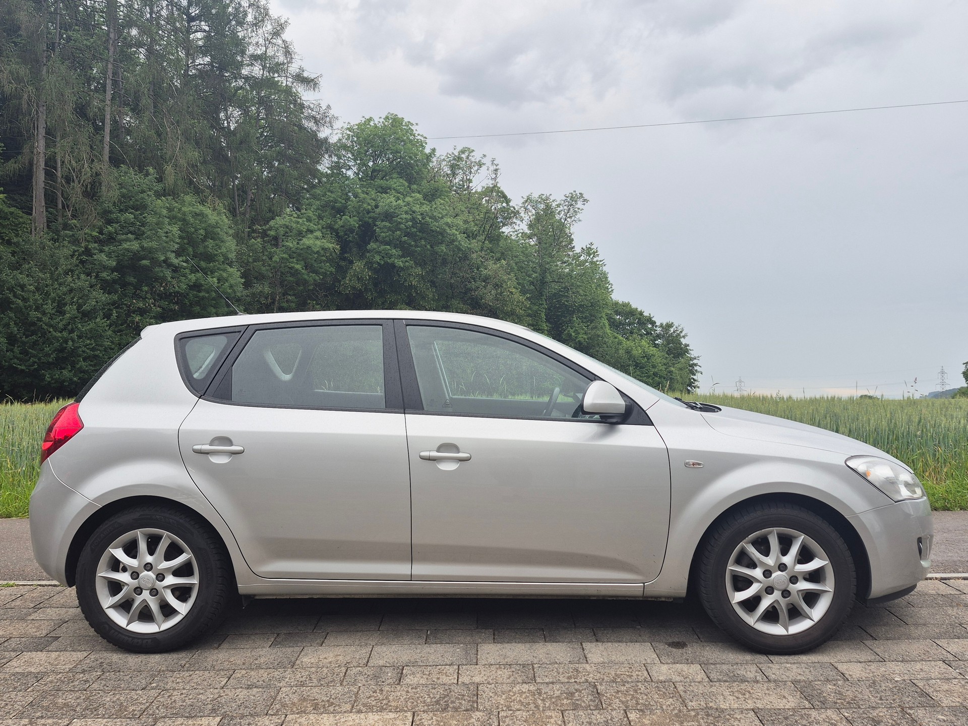 KIA Cee'd 2.0 16V Trend Automatic-image-4