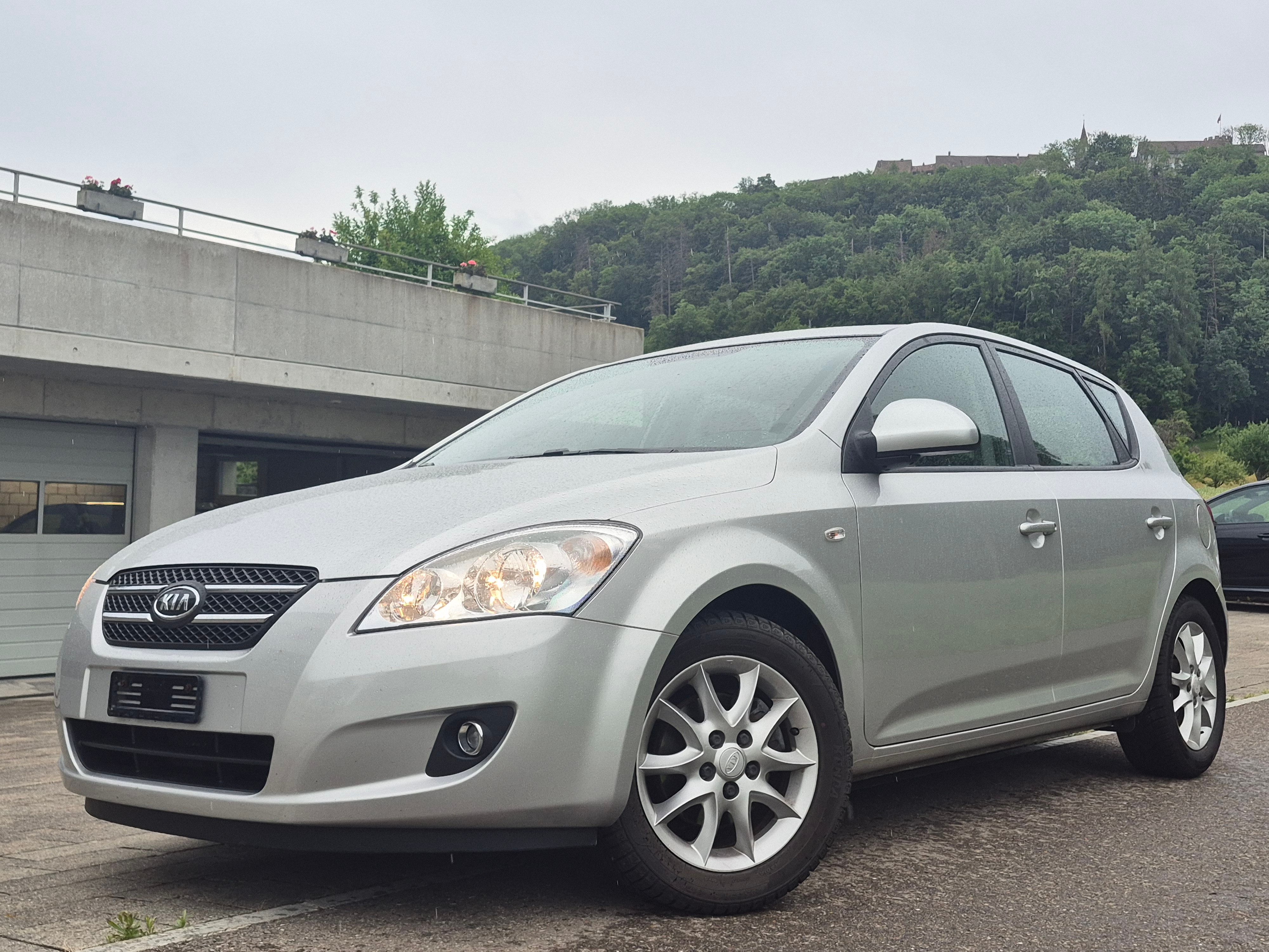KIA Cee'd 2.0 16V Trend Automatic — slika 1