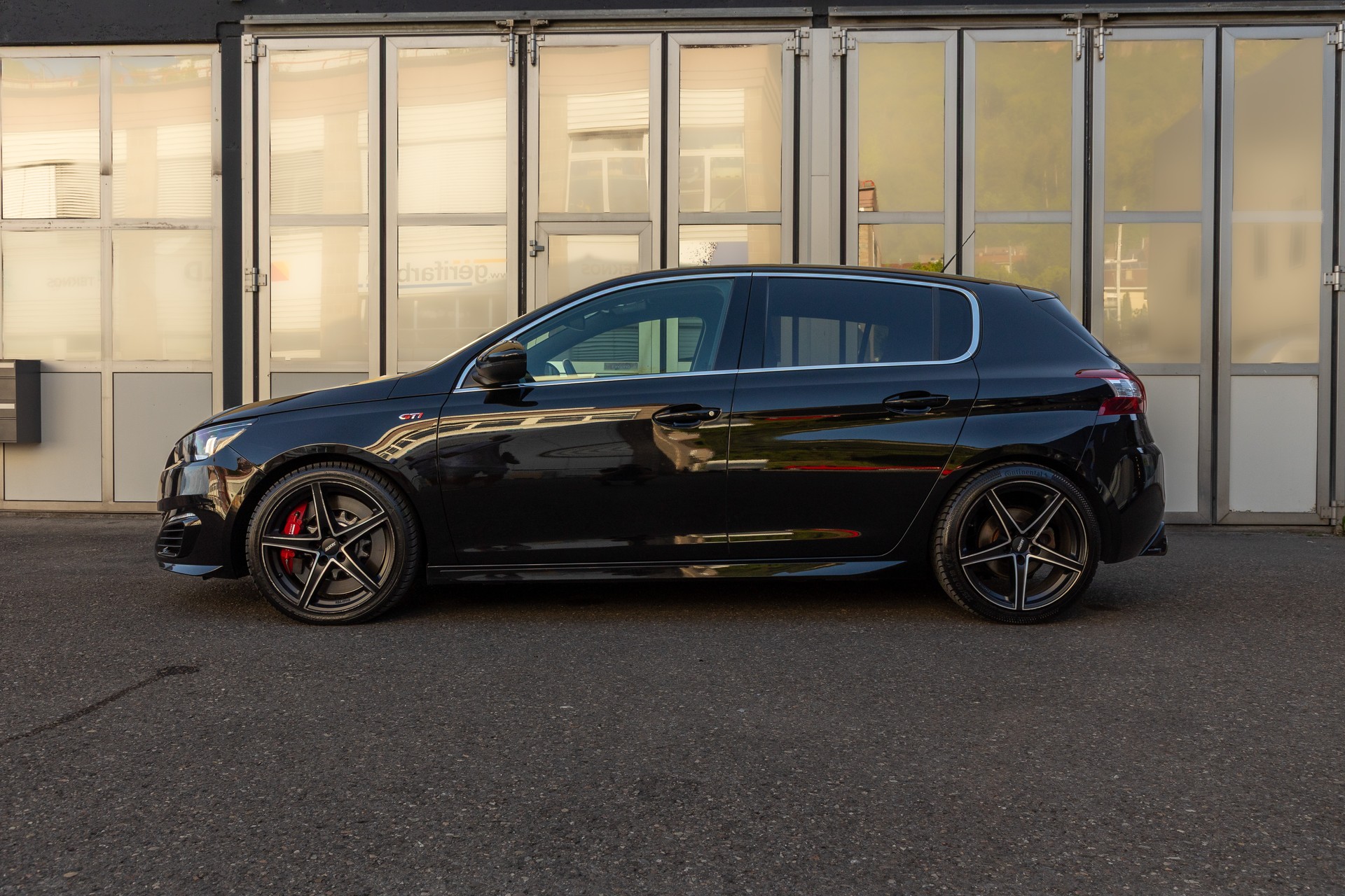 PEUGEOT 1.6 THP GTi-image-1