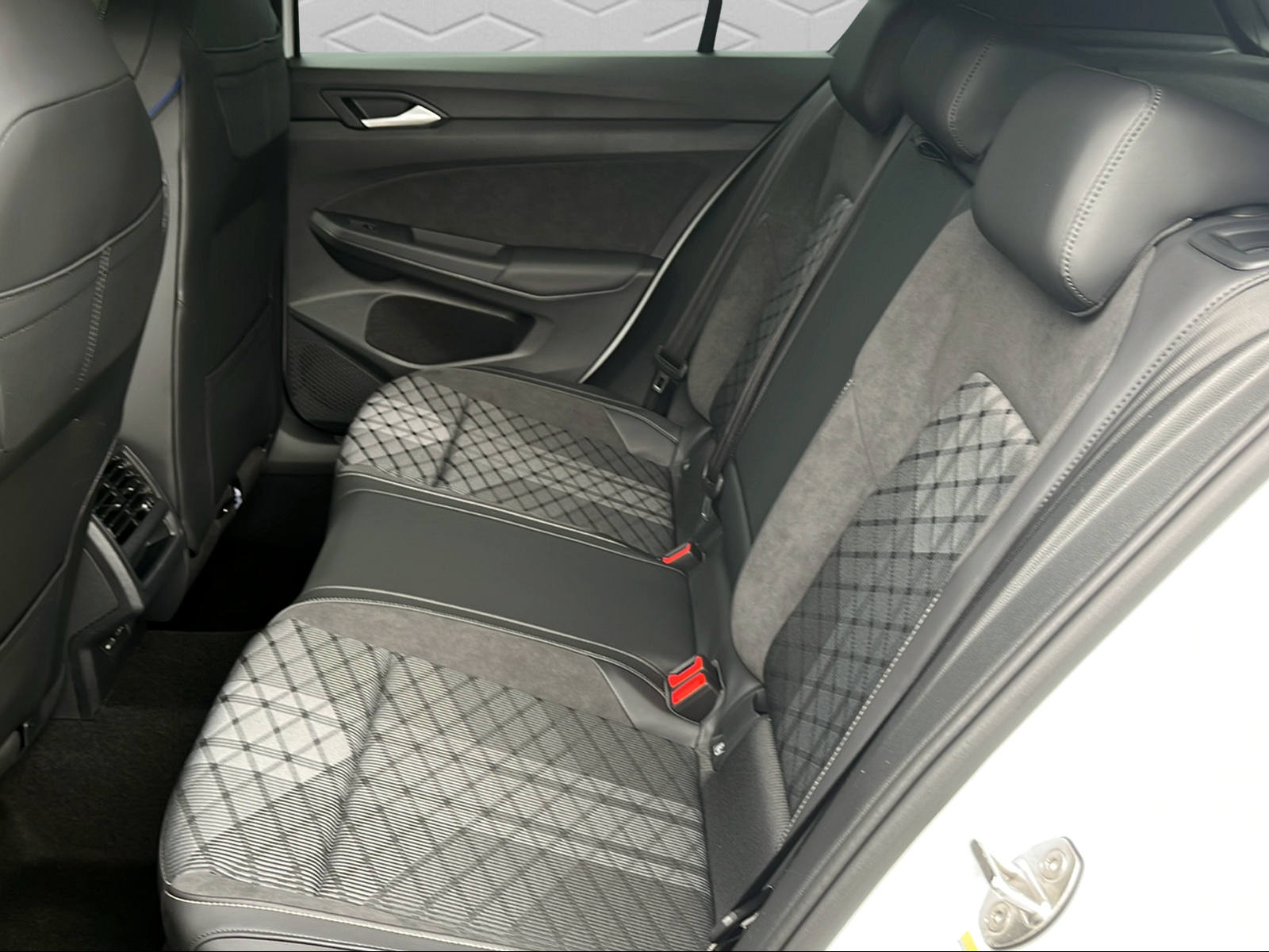 VW Golf 2.0 TSI R-Line DSG 4 Motion-image-12