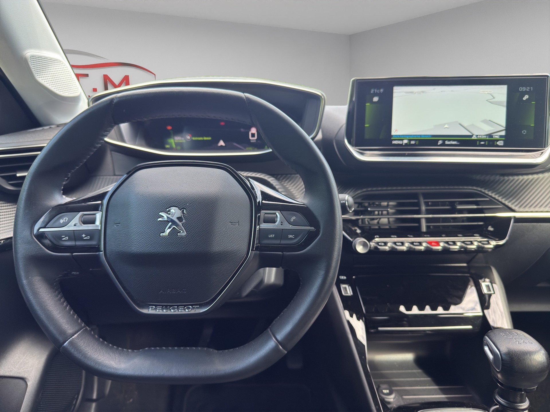 PEUGEOT 208 1.2 PureTech Allure-image-16
