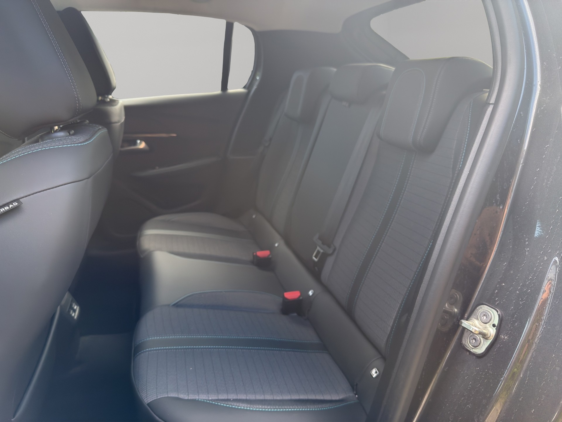 PEUGEOT 208 1.2 PureTech Allure-image-22