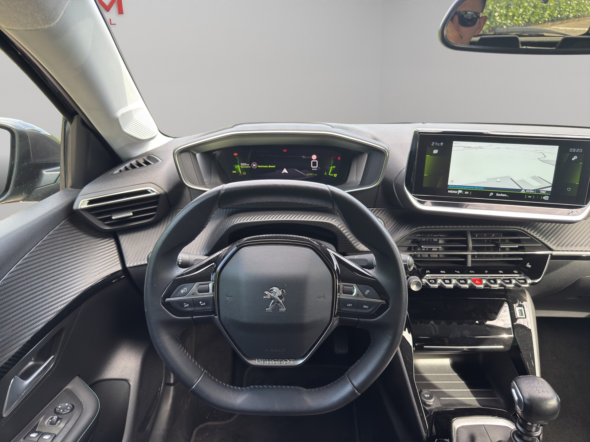 PEUGEOT 208 1.2 PureTech Allure-image-15