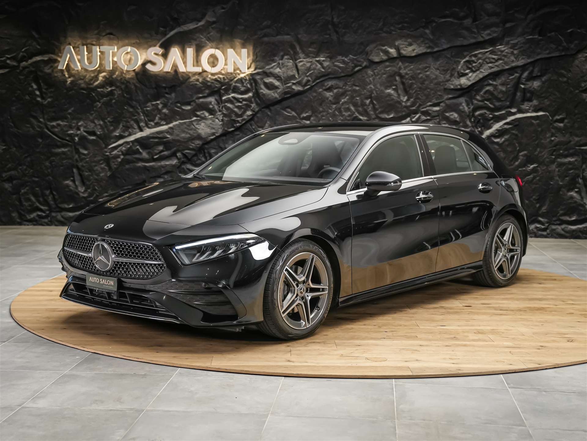 MERCEDES-BENZ A 180 AMG Line 7G-DCT *Facelift*Werksgarantie*Kamera*Abstandsregler-image-1