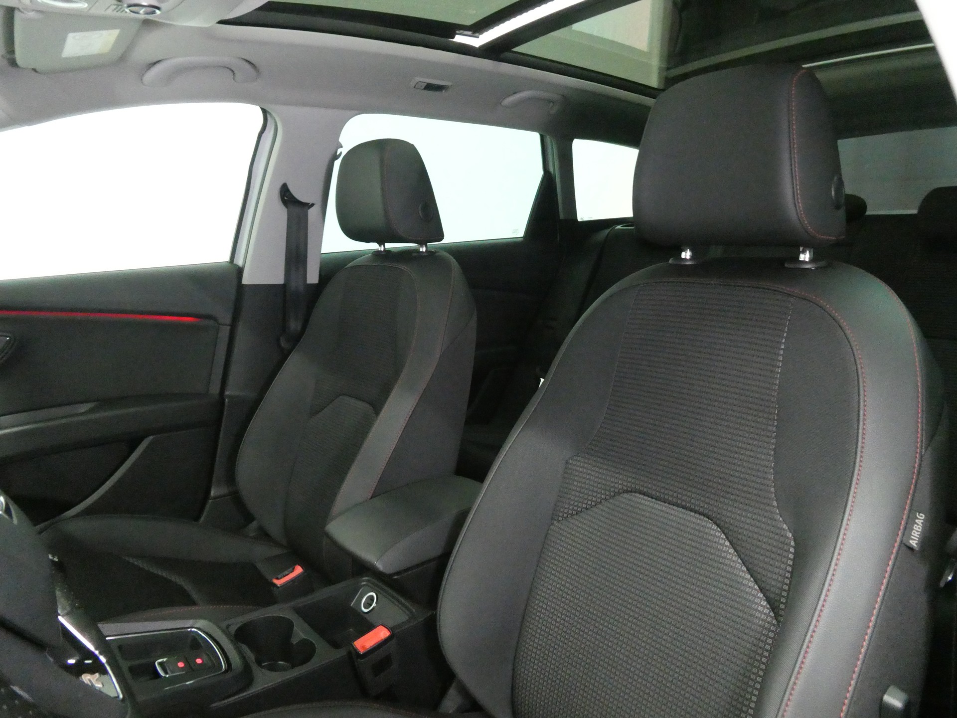 SEAT Leon ST 1.4 TSI FR - Panorama - Navi - DAB+ - CarPlay - Teil-Leder - 150 PS-image-9