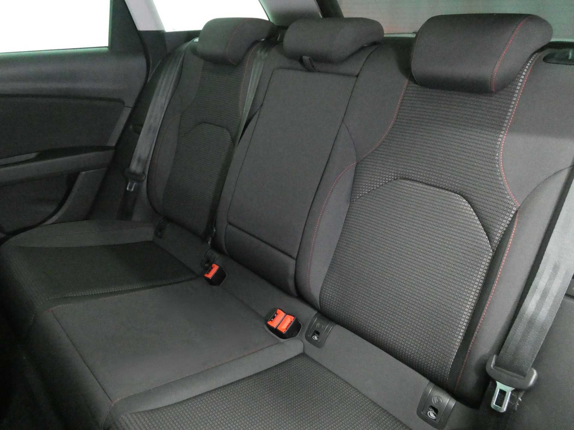SEAT Leon ST 1.4 TSI FR - Panorama - Navi - DAB+ - CarPlay - Teil-Leder - 150 PS-image-11