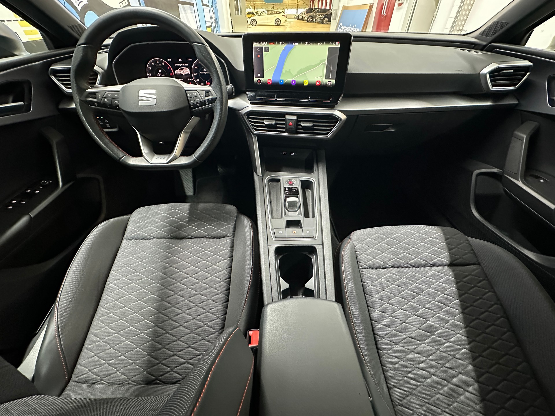 SEAT Leon 1.5 eTSI mHEV DSG FR-image-9