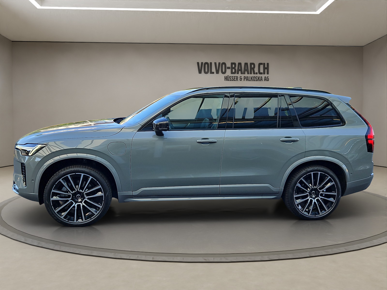 VOLVO XC90 T8 AWD Plug-in Hybrid-image-1