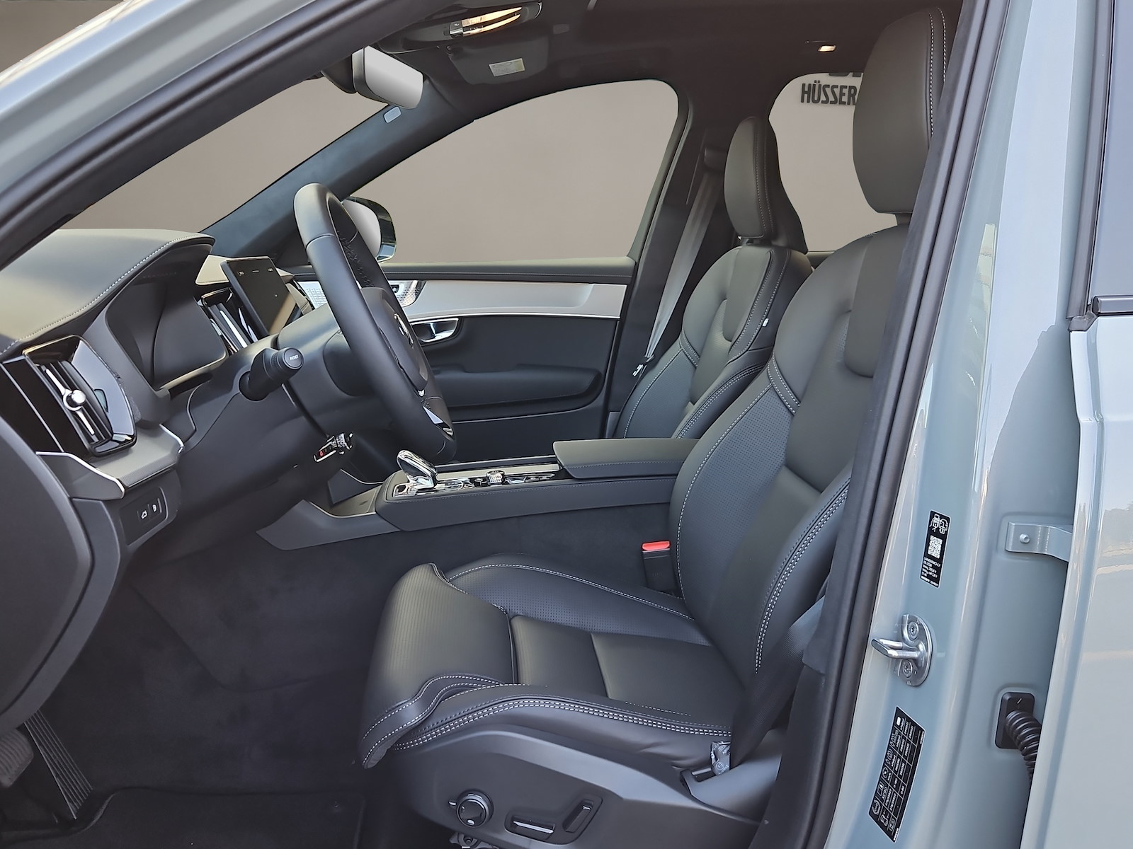 VOLVO XC90 T8 AWD Plug-in Hybrid-image-8
