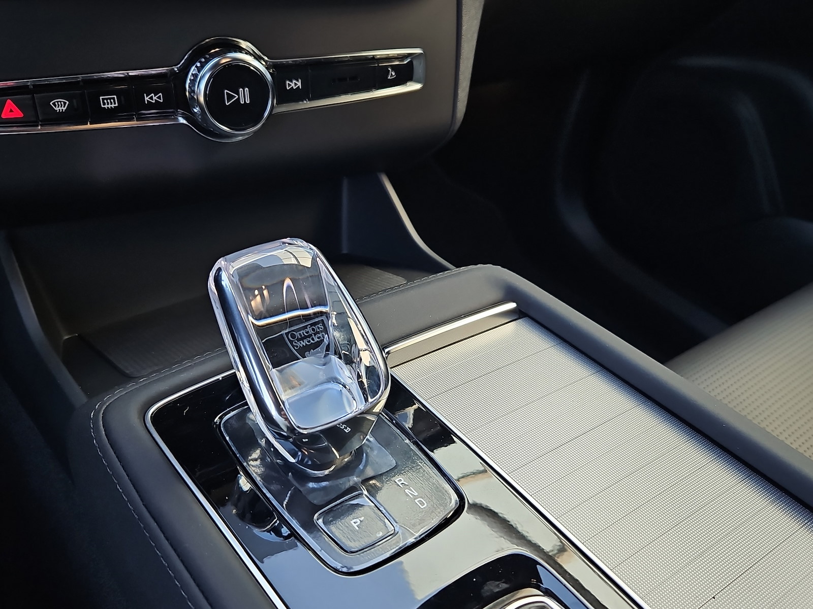 VOLVO XC90 T8 AWD Plug-in Hybrid-image-13