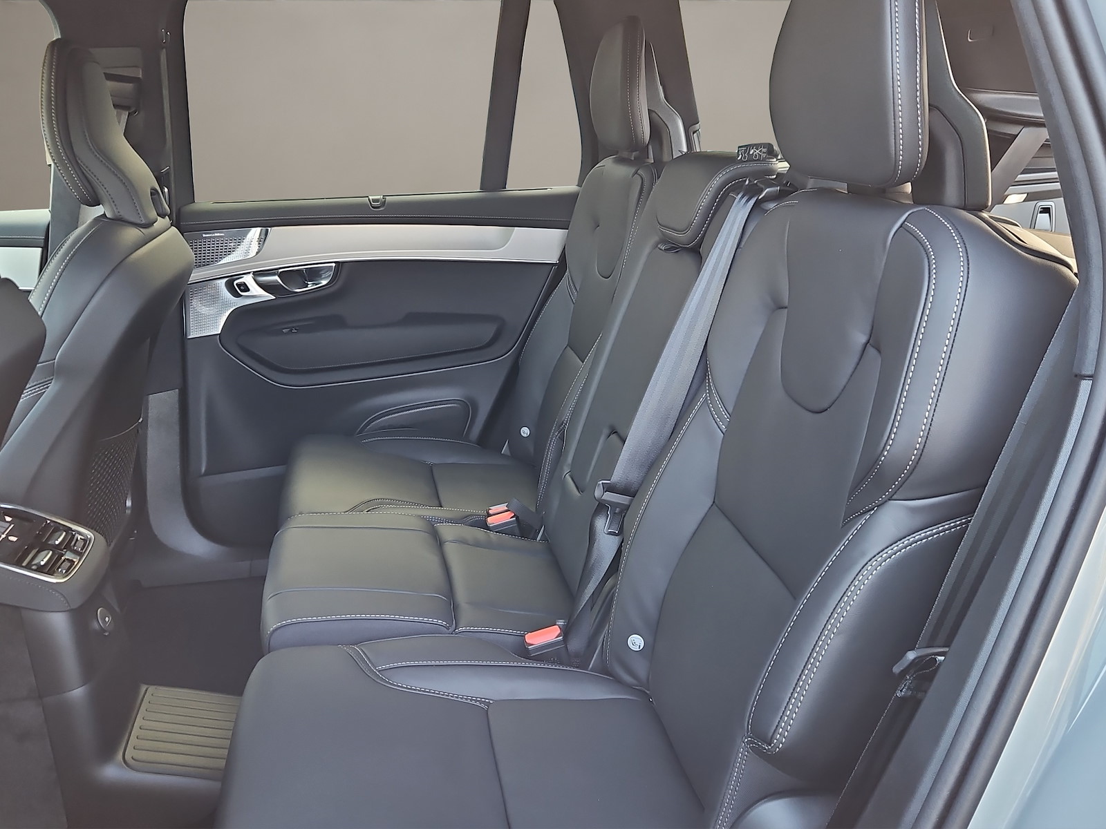 VOLVO XC90 T8 AWD Plug-in Hybrid-image-9