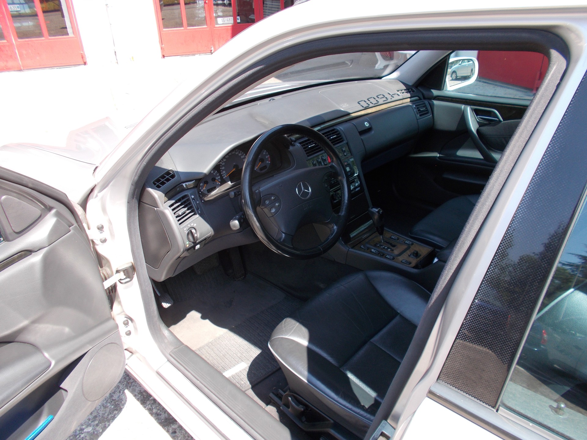 MERCEDES-BENZ E 240 V6 T-image-3