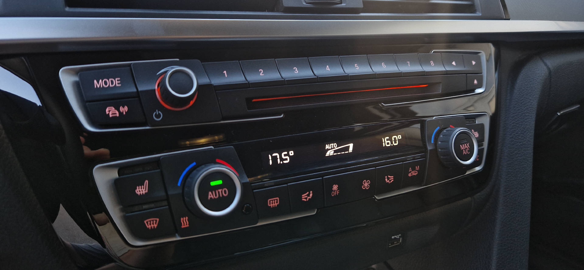BMW 320d xDrive SAG Touring-image-10