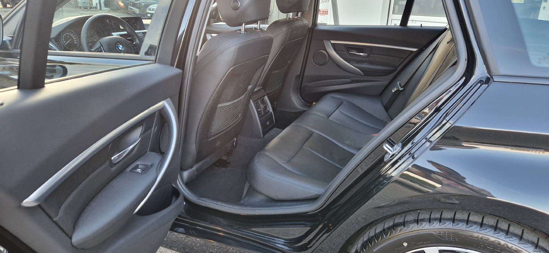 BMW 320d xDrive SAG Touring-image-15