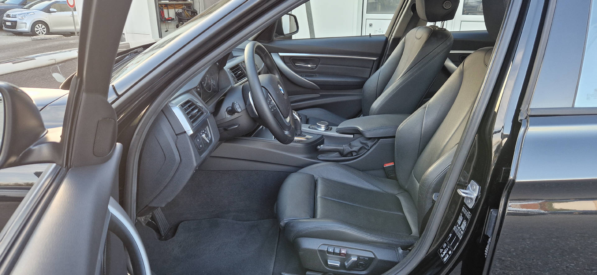 BMW 320d xDrive SAG Touring-image-4