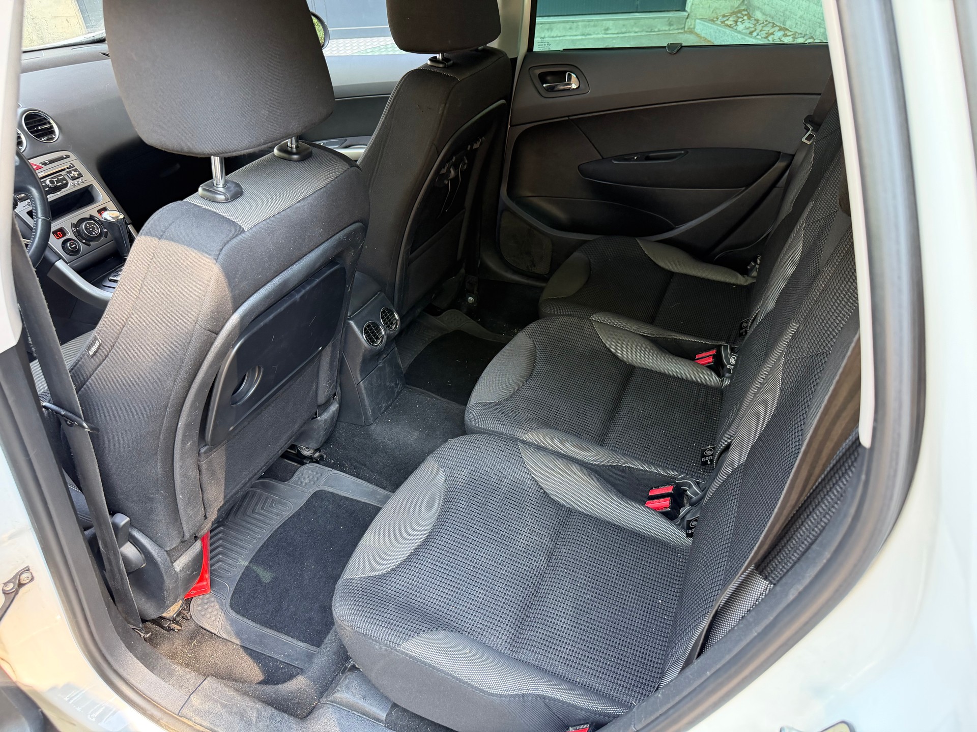 PEUGEOT 308 SW 2.0 HDI Allure Automatic-image-10