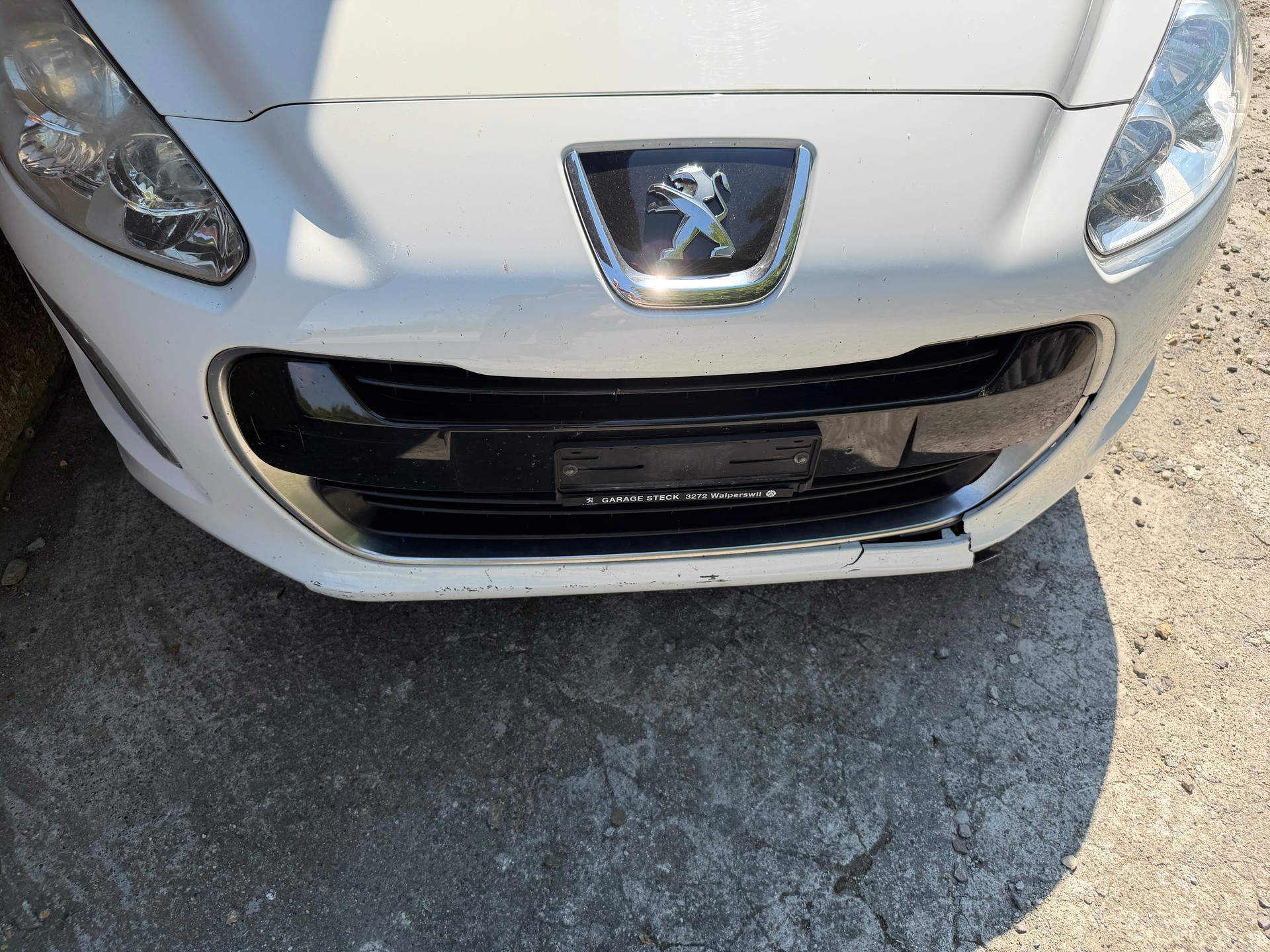 PEUGEOT 308 SW 2.0 HDI Allure Automatic-image-5