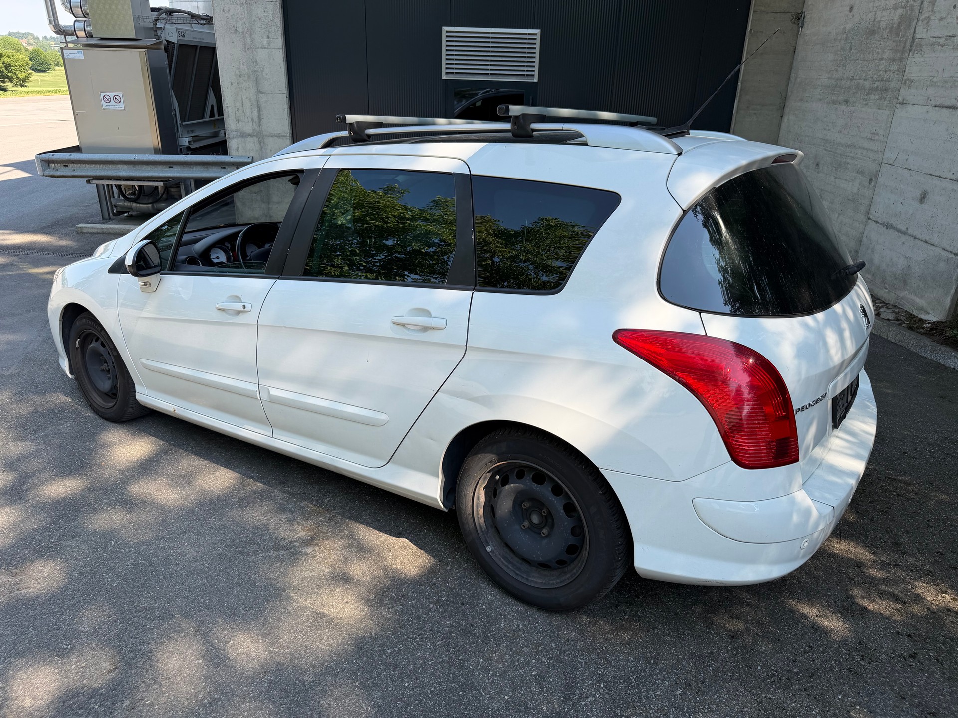 PEUGEOT 308 SW 2.0 HDI Allure Automatic-image-1