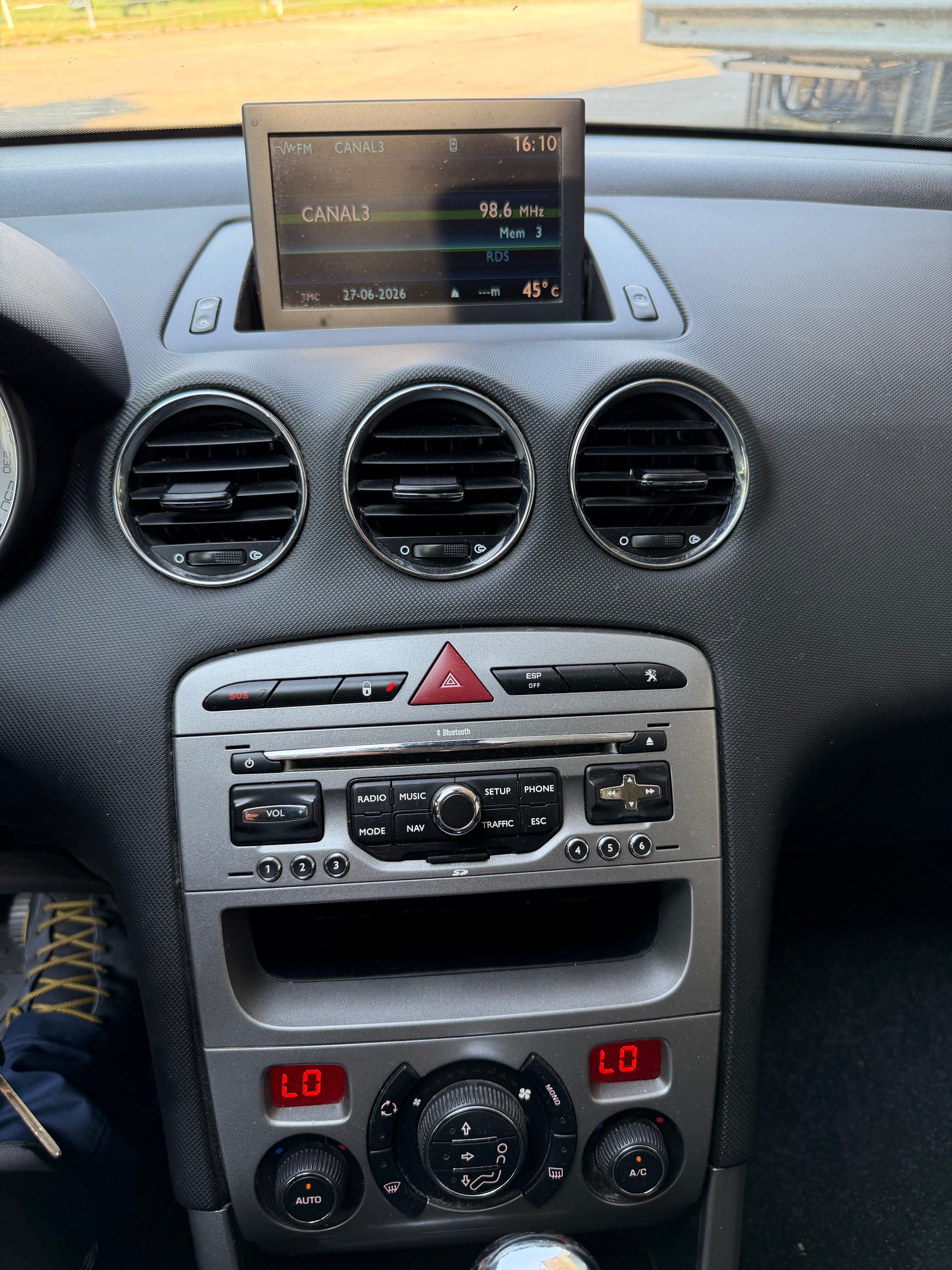 PEUGEOT 308 SW 2.0 HDI Allure Automatic-image-13