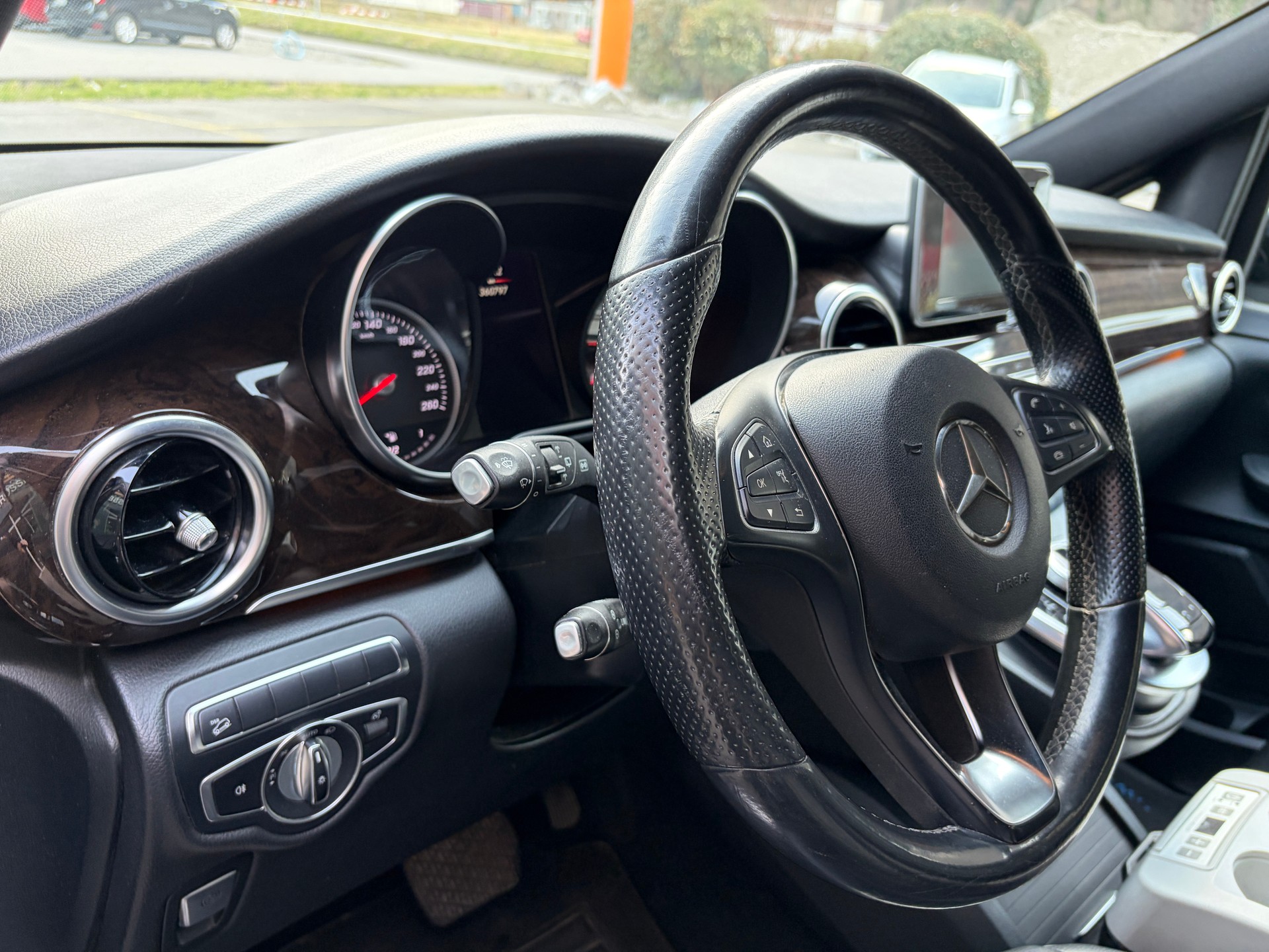 MERCEDES-BENZ V 250 d Avantgarde extralang 7G-Tronic-image-8