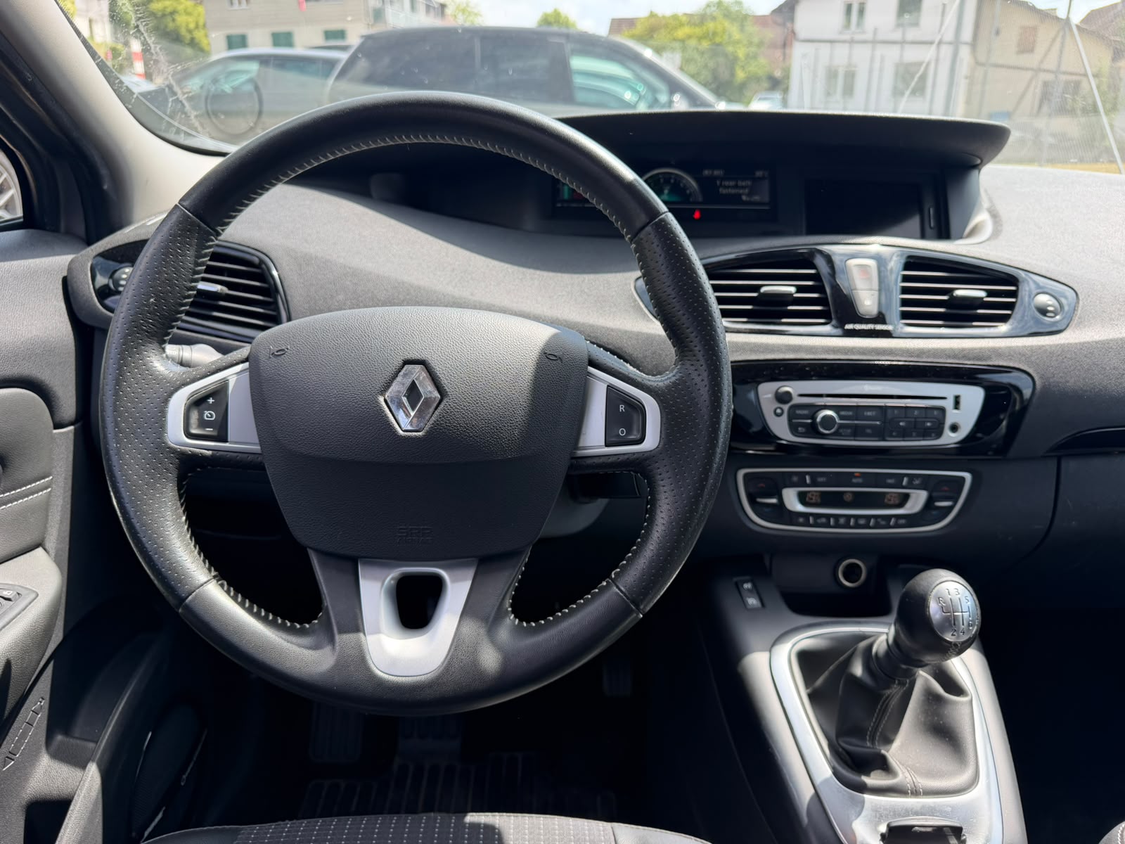 RENAULT Grand Scénic 1.4 16V Turbo Bose-image-19